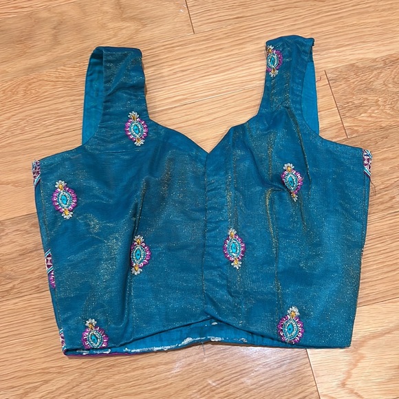 Indian Sari with matching blouse - Picture 2 of 6